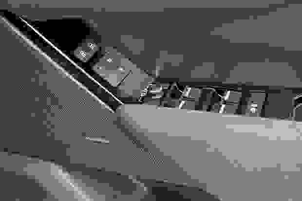 Land Rover RANGE ROVER VELAR Photo at-4a0bc555c40e4cf3854b8549fd7e9c8f.jpg