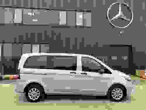 Mercedes-Benz Vito Photo at-4a568f1c91a44edb86c1fbb3222994b0.jpg