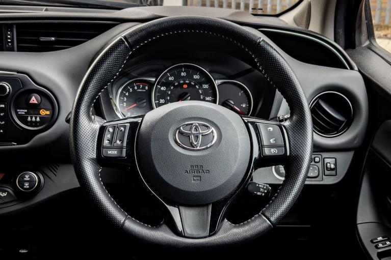 Used Toyota Yaris WO65EGE 26