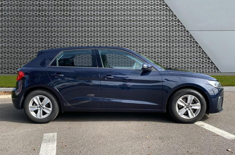 Audi A1 Photo at-4b2af5801f12484696f06b76bf470bbf.jpg