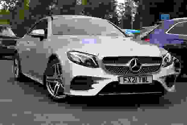Mercedes-Benz E Class Photo at-4b563b90111d42b5921ec18acdf3834f.jpg
