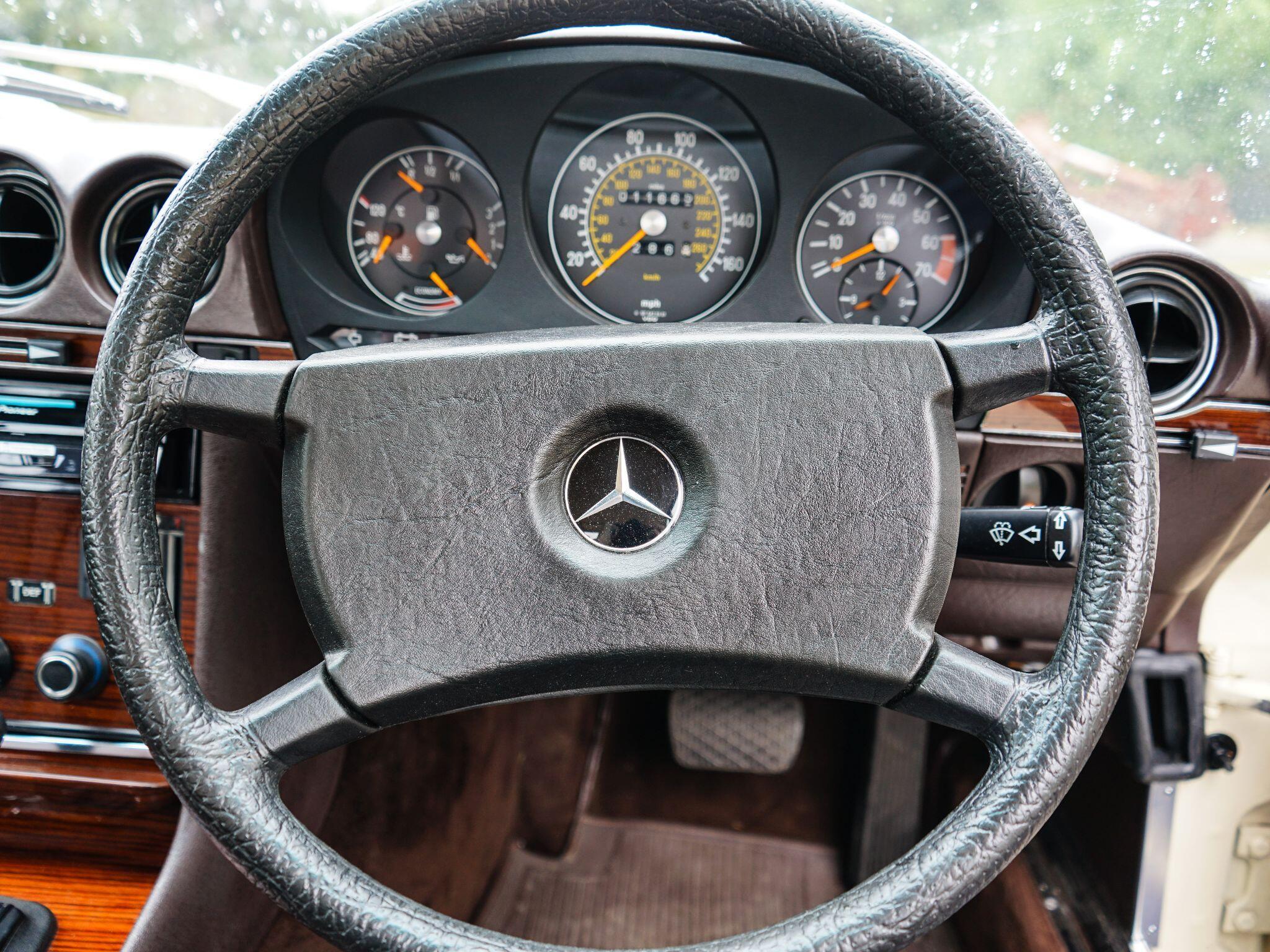 Mercedes-Benz 500 SL — photo 7