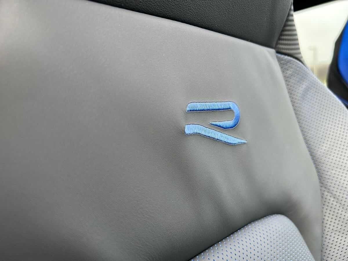 Volkswagen Golf Photo at-4b9099e8391c4787bce67dc44d1e4024.jpg