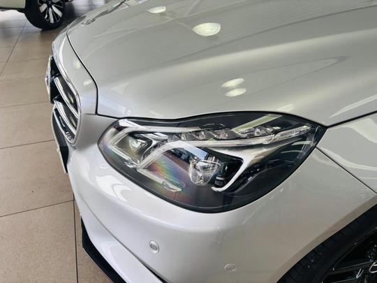 Mercedes-Benz E Class Photo at-4ba8dd24b43648e5835a5cae3dbd1bce.jpg