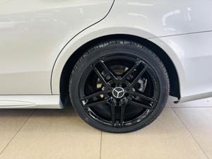 Mercedes-Benz E Class Photo 18