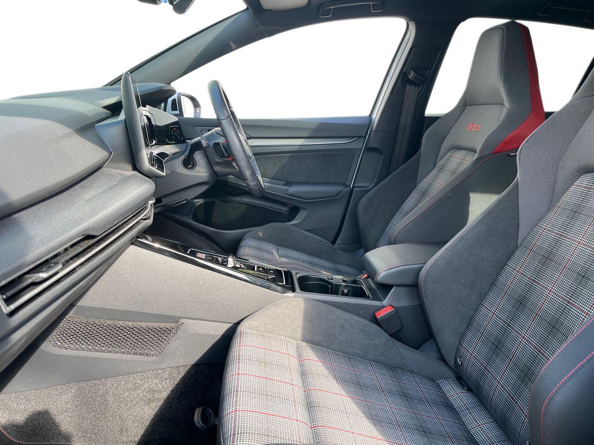 Volkswagen Golf Photo at-4c58c674692d465ba9f4af0e8811424d.jpg