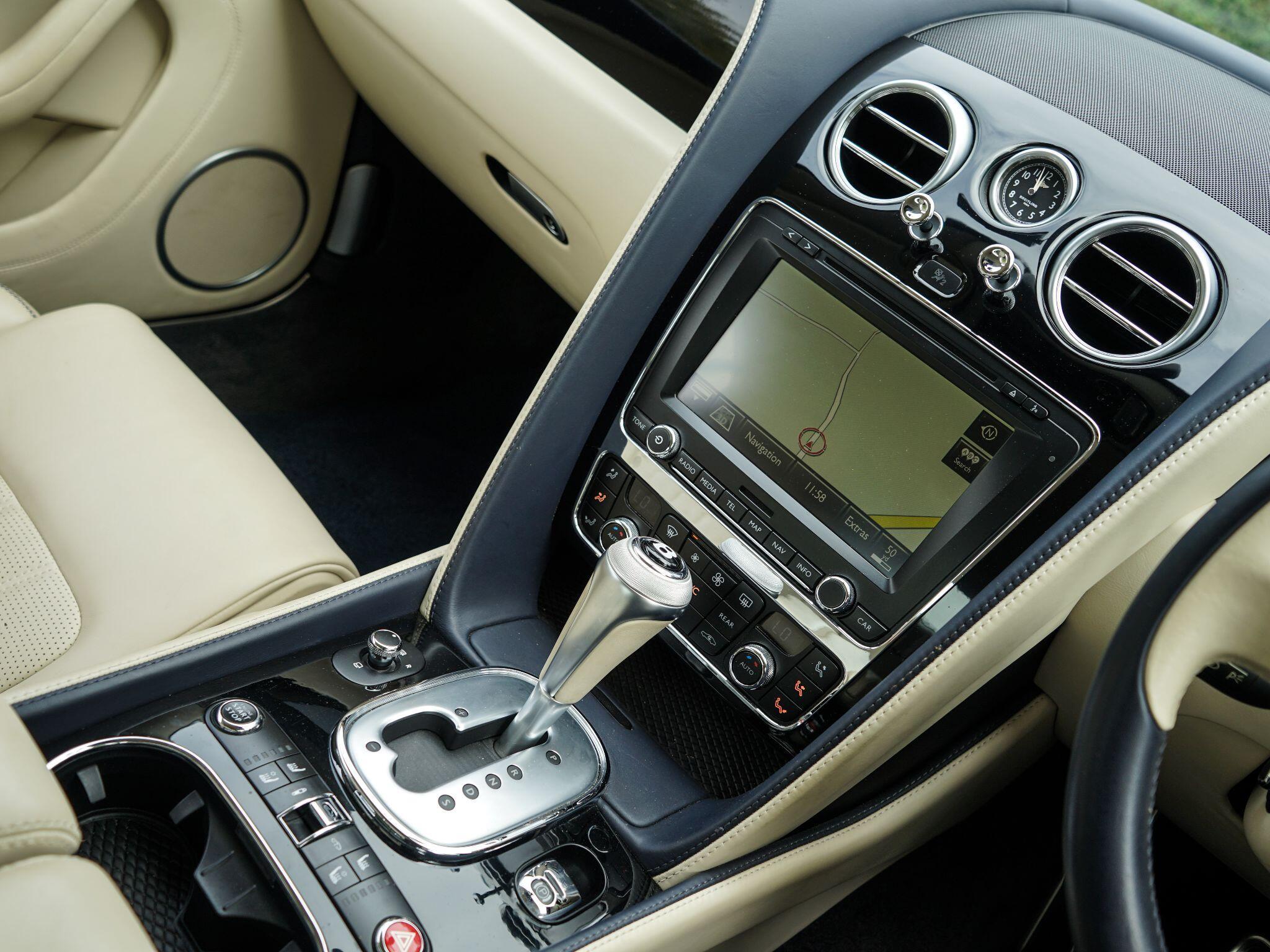 Bentley Continental 4.0 V8 GTC S Convertible 2dr Petrol Auto 4WD Euro 5 (528 ps) — photo 6