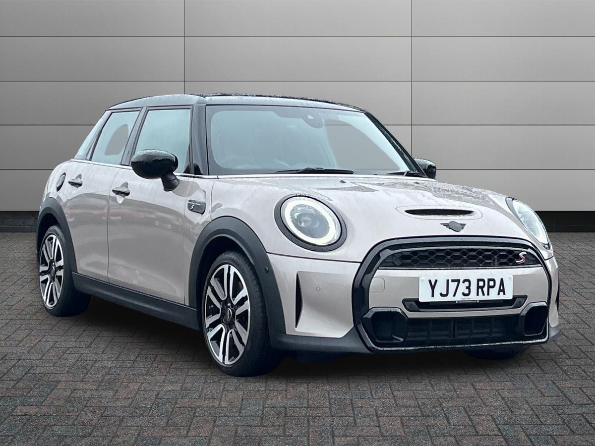 MINI Hatch Photo 0