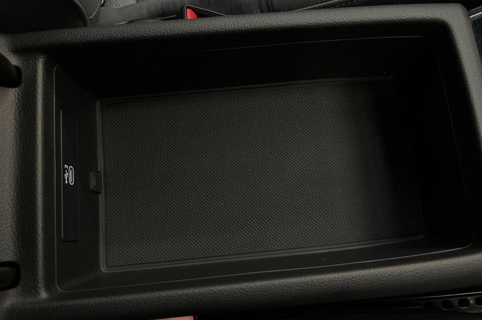 Audi A4 Photo at-4cd5e55251b14e55a240d1f59b8c1426.jpg