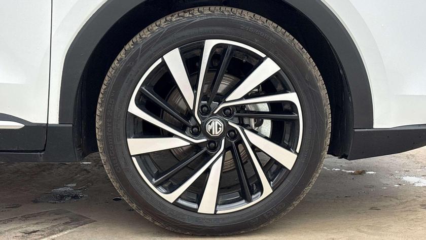 MG MG ZS Photo at-4cdedbadb6734a2da1f7b3bad86302b6.jpg
