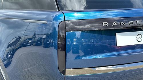 Land Rover Range Rover Photo at-4cf5296bf75b482a85d3f213e348a770.jpg