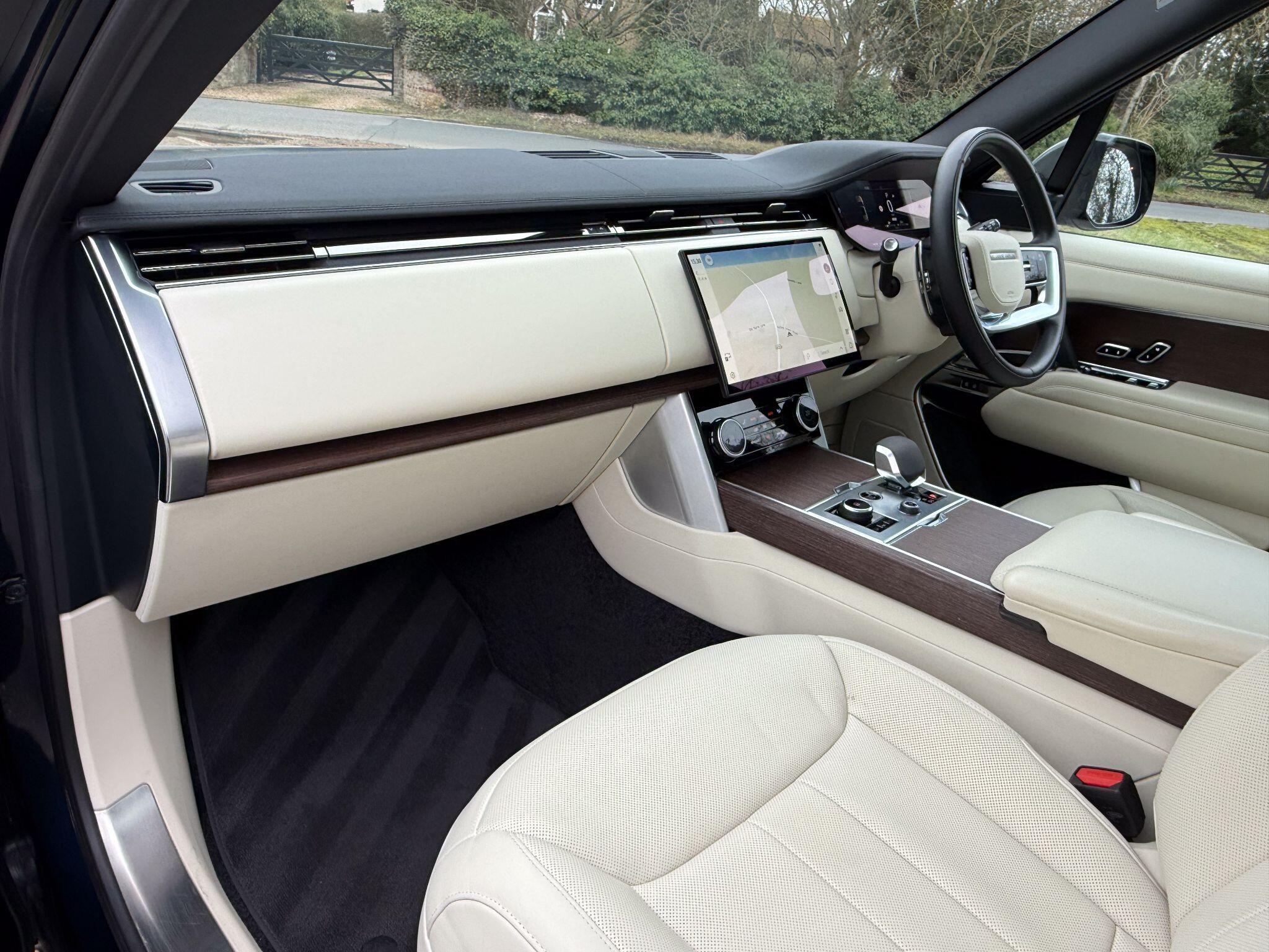 Land Rover Range Rover 3.0 P440e 38.2kWh SE SUV 5dr Petrol Plug-in Hybrid Auto 4WD Euro 6 (s/s) (440 ps) — photo 10