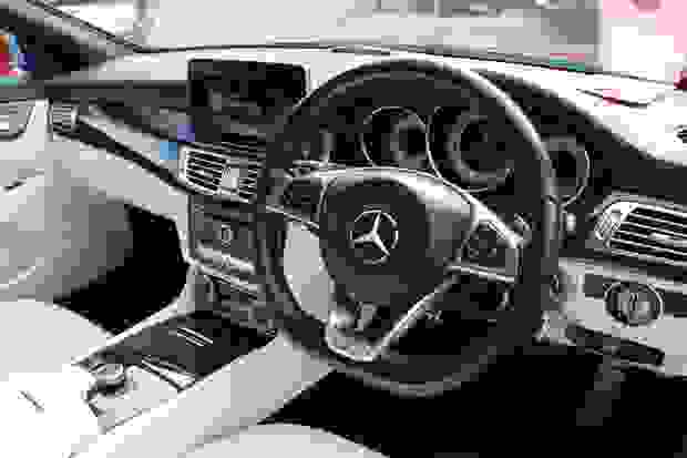 Mercedes-Benz CLS Photo at-4d609c8f681d47a682bfd71da850d2e9.jpg