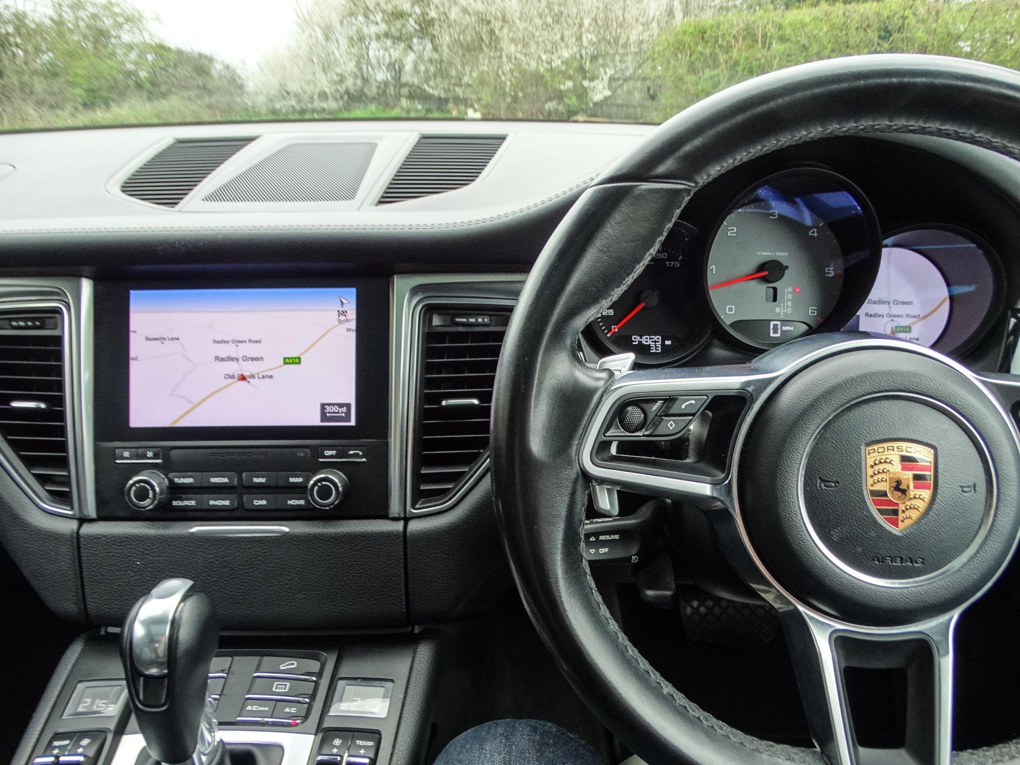 Porsche Macan 3.0 TD V6 S SUV 5dr Diesel PDK 4WD Euro 6 (s/s) (258 ps) — photo 8