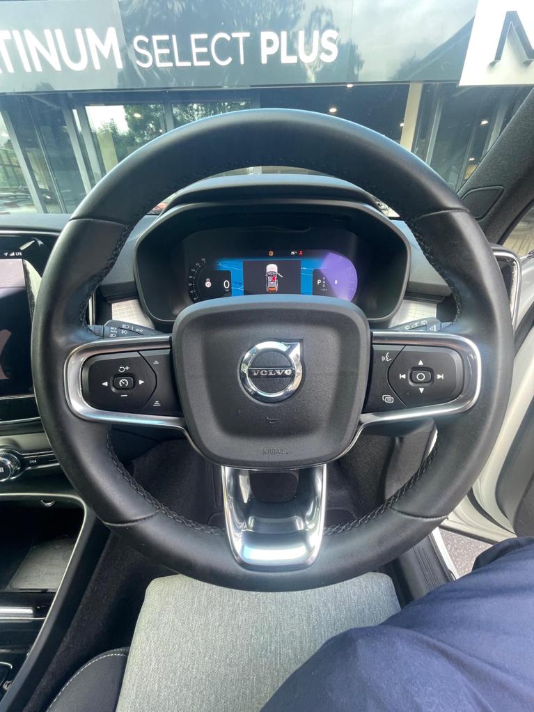 Used Volvo XC40 BJ73VMH 25
