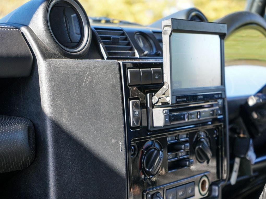 Used Land Rover Defender 90 DA13VSZ 19