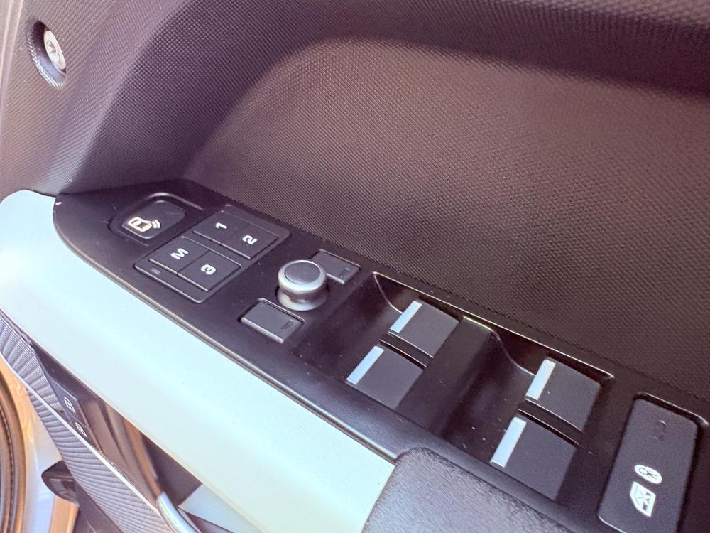 Land Rover Defender 110 Photo at-4e2dffb5de4c4291bb52cabddeee865a.jpg