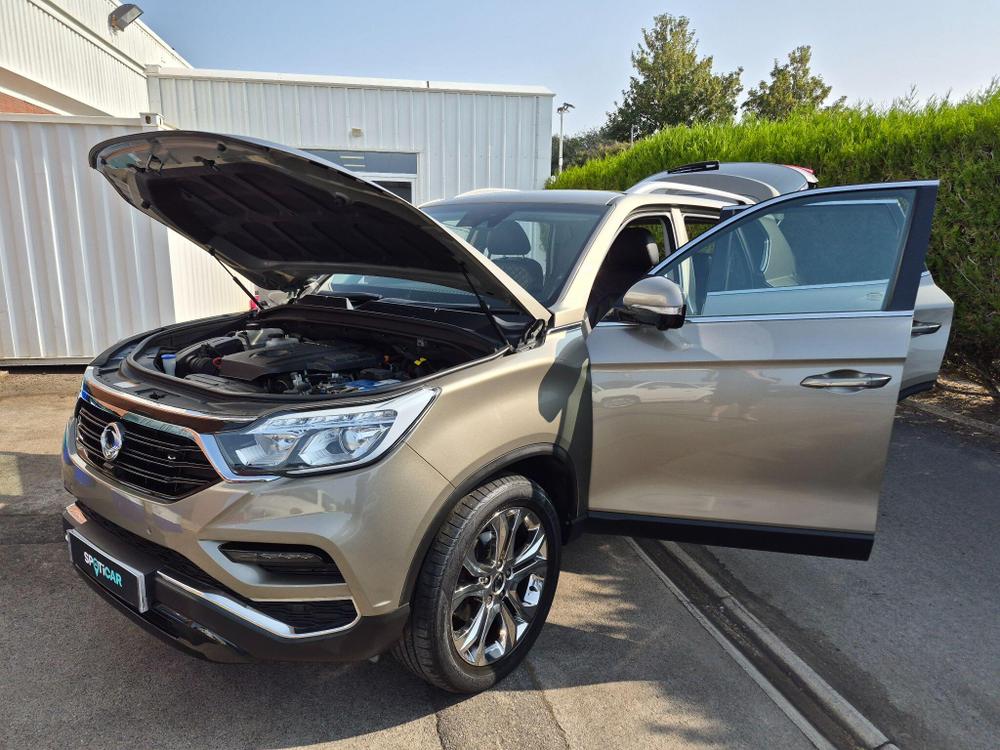 SsangYong Rexton Photo at-4e3a25af3c184db48abb422de940b00f.jpg
