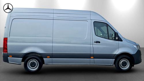 Mercedes-Benz Sprinter Photo at-4e497fb508cf460b92752b7ccaa61913.jpg
