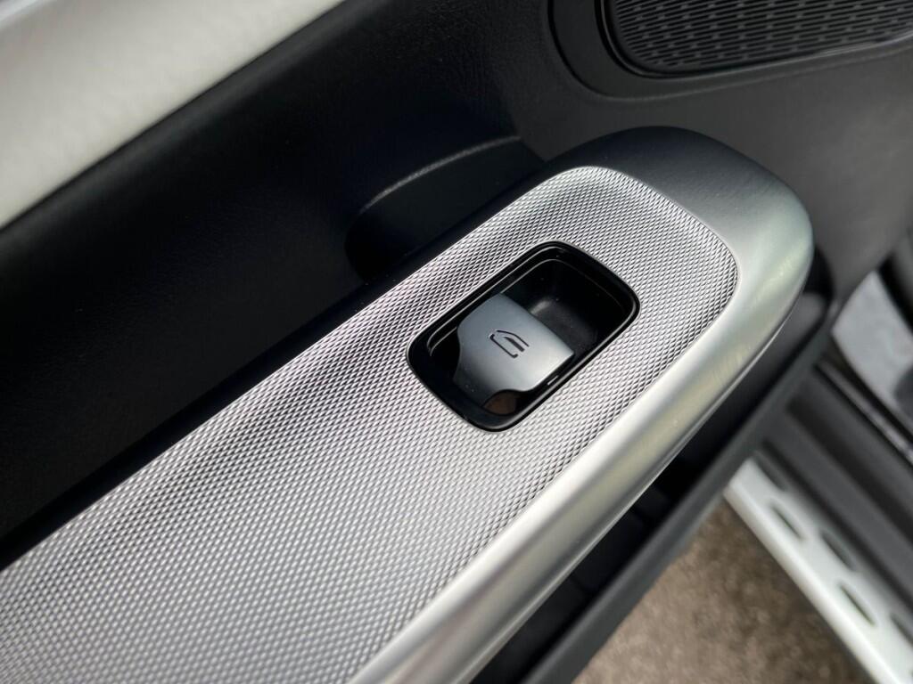 Mercedes-Benz GLC Photo at-4e5dbbd72335426f82fc2d51488c48f1.jpg