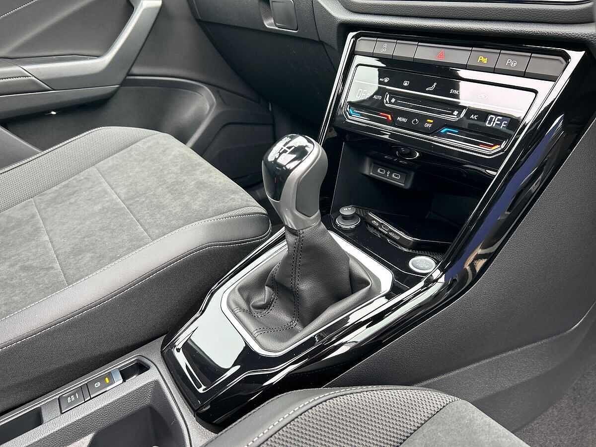 Volkswagen T-Roc Photo at-4e60a0f6119346fa878acbab403fc950.jpg