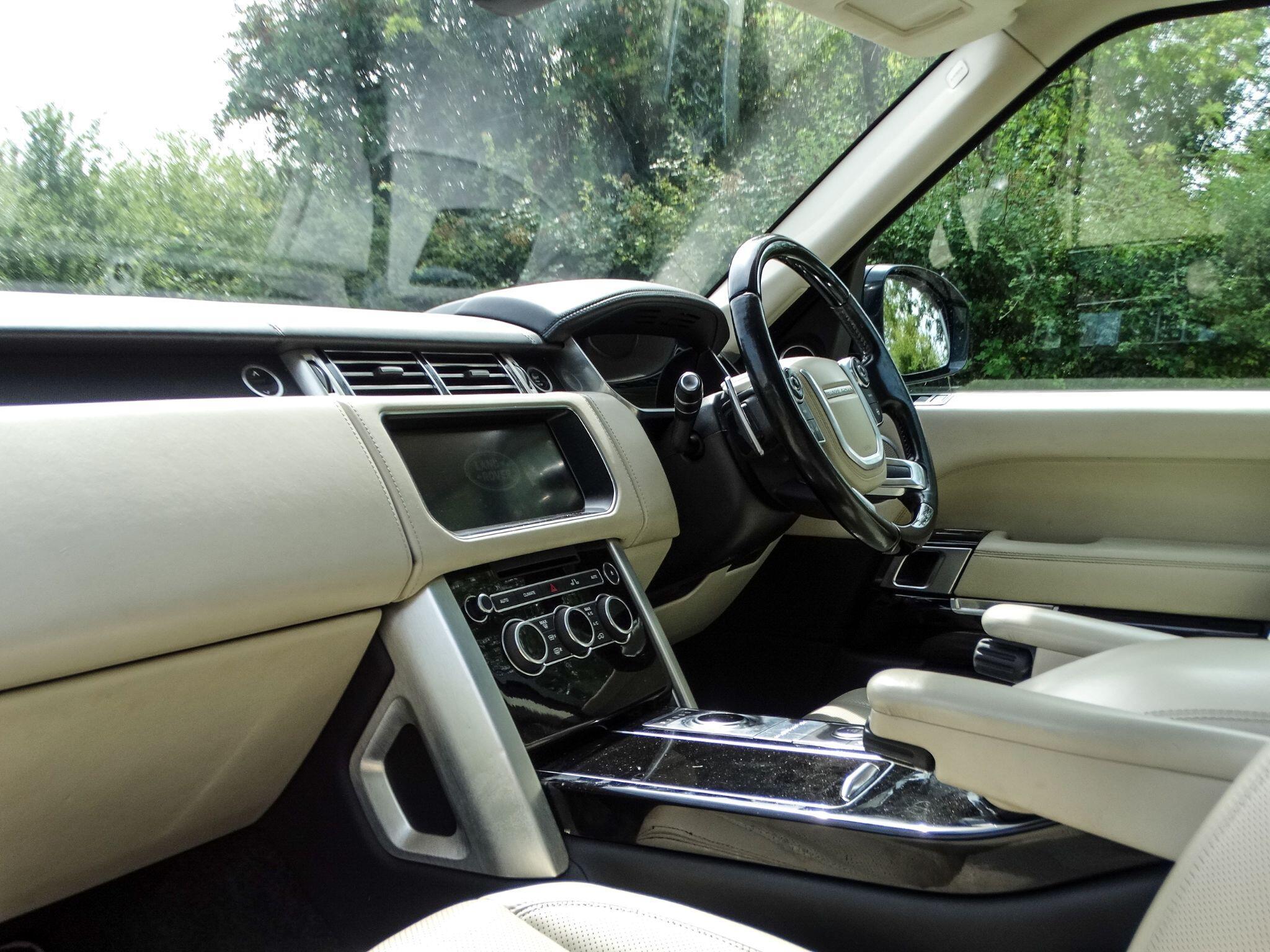 Land Rover Range Rover 4.4 SD V8 Autobiography Auto 4WD Euro 6 (s/s) 5dr — photo 17
