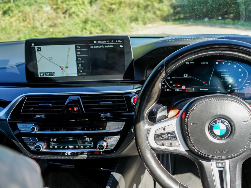 Used BMW M5 YG71ZNA 8