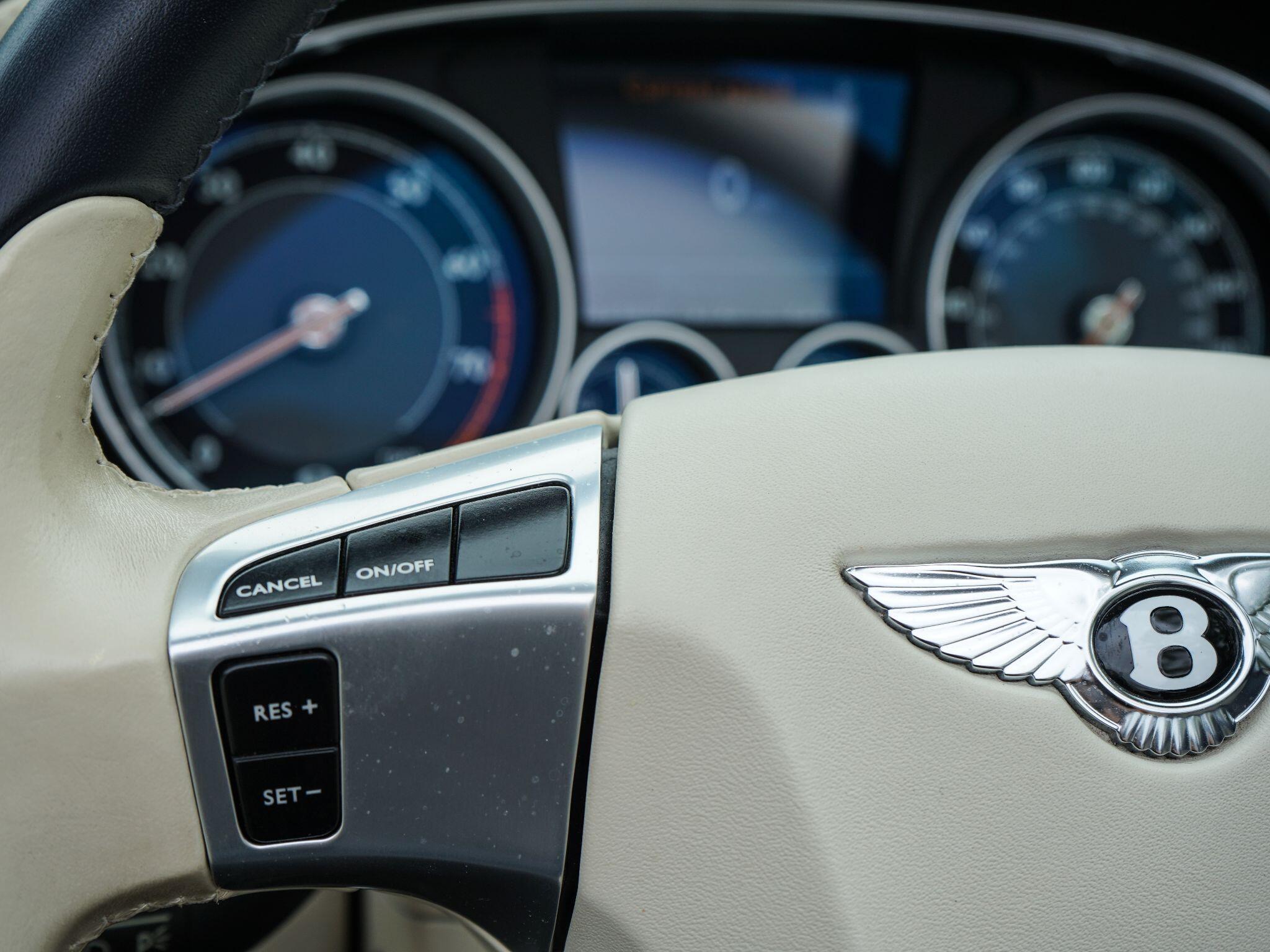 Bentley Continental 4.0 V8 GTC S Convertible 2dr Petrol Auto 4WD Euro 5 (528 ps) — photo 31