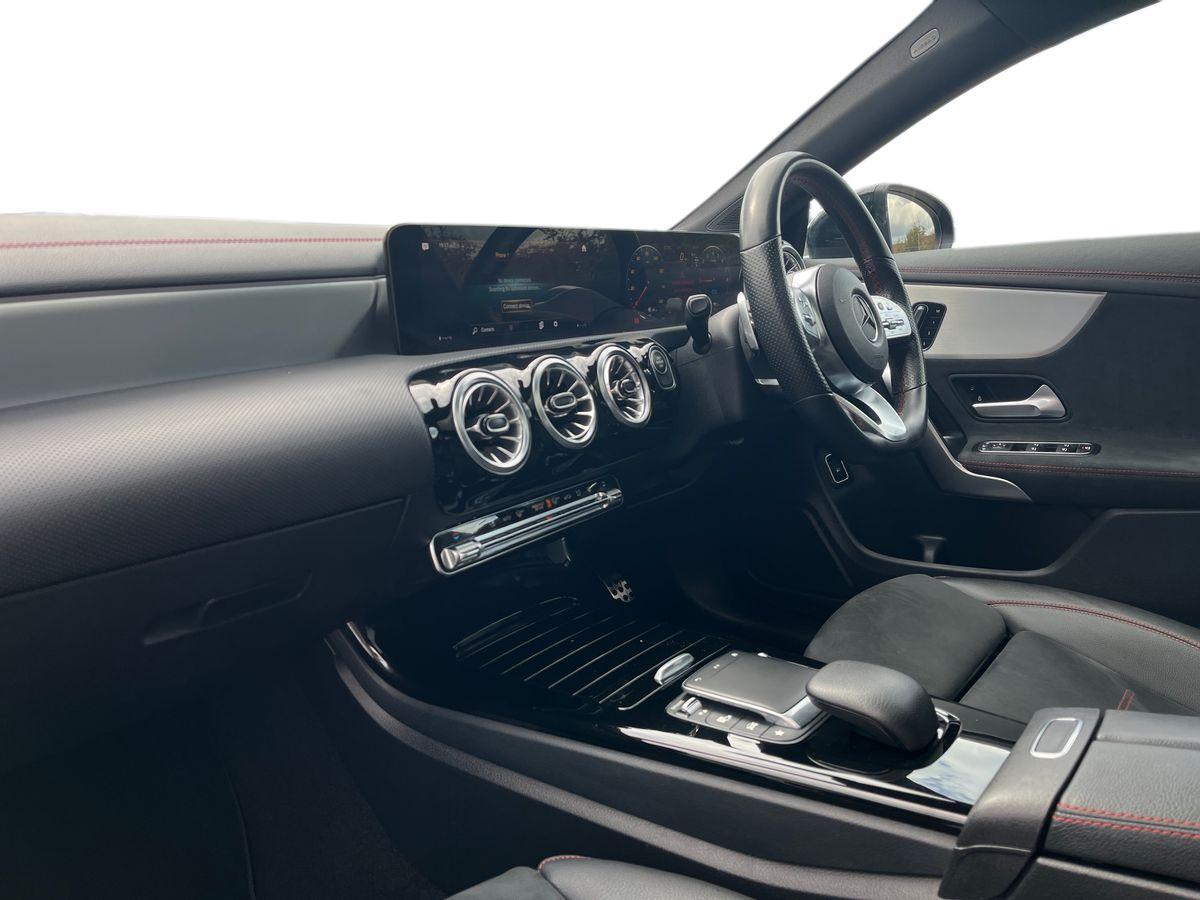 Mercedes-Benz CLA Photo 2