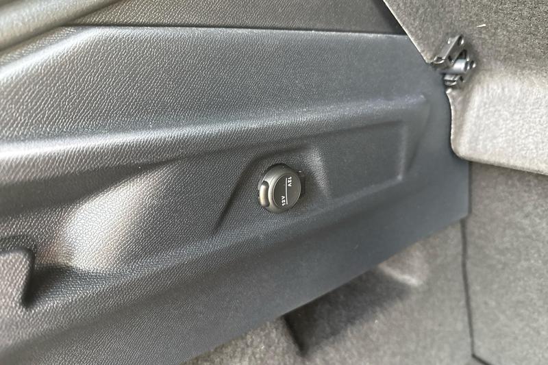 Used Peugeot E-3008 NV24RXT 17