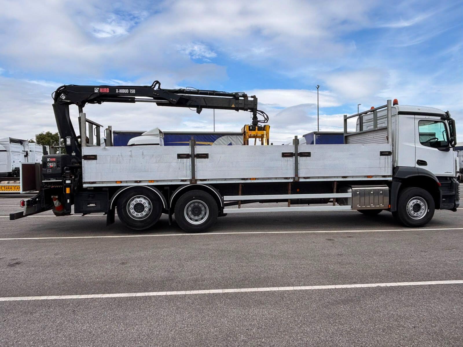 2019 MERCEDES Arocs 2532 M Classic Cab Dropside with Crane - vehicle photo 8 for sale on PureCar