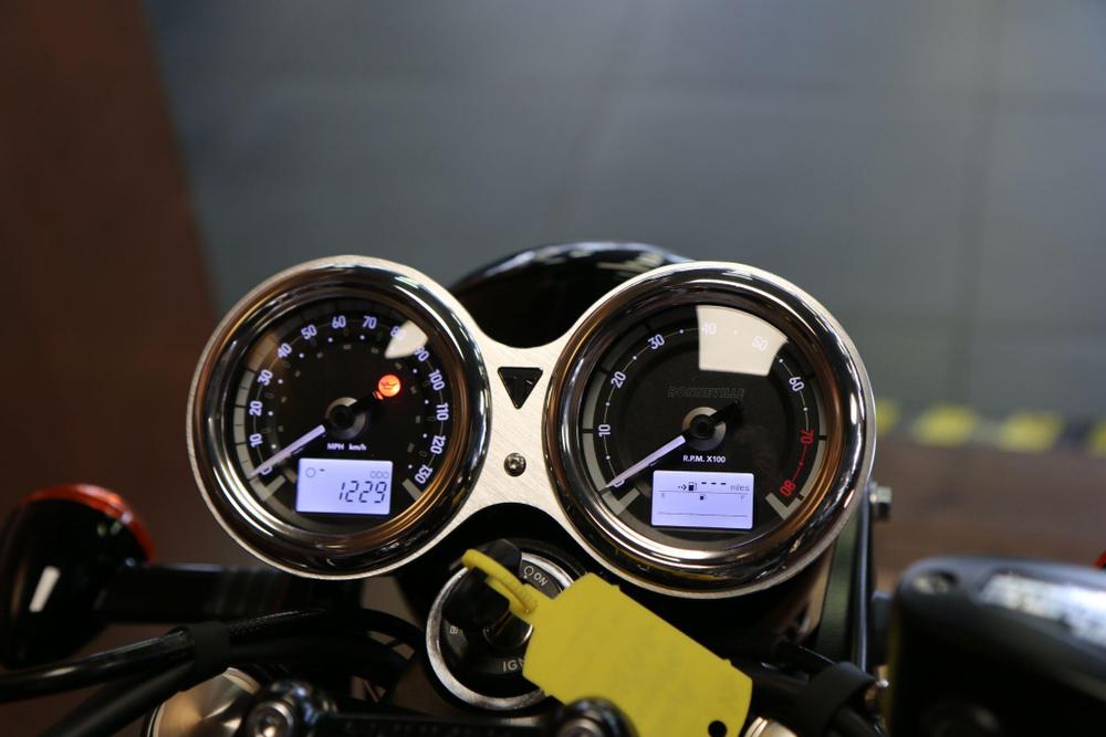 Triumph Bonneville T120 Photo at-4f08ec8df17041e5bfc694c2baeaa49d.jpg