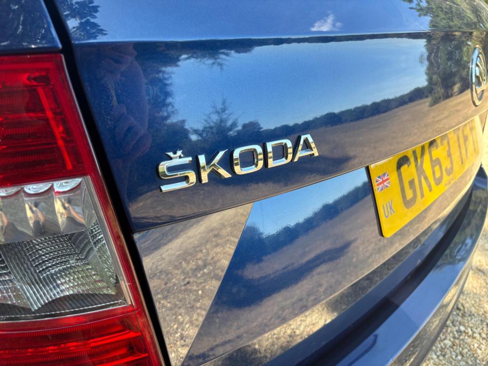 Skoda Superb Photo at-4f1040d343fc4433be61704f556f451f.jpg