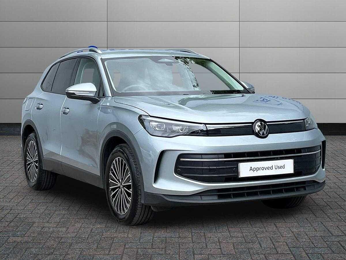 Volkswagen Tiguan Photo at-4f11ed9406e84e1793a666916ccf4e2a.jpg