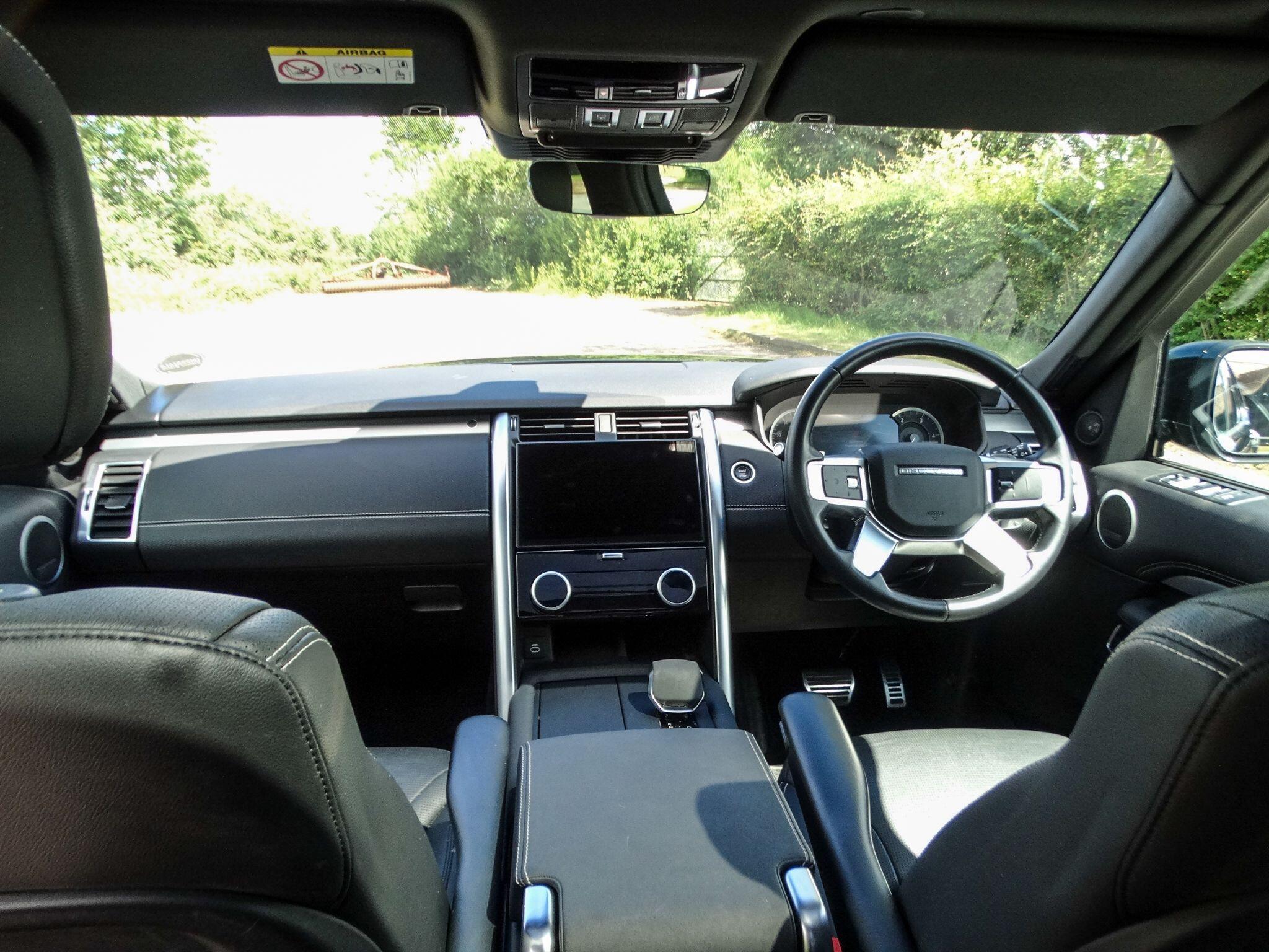 Land Rover Discovery 3.0 D300 MHEV R-Dynamic SE Auto 4WD Euro 6 (s/s) 5dr — photo 18