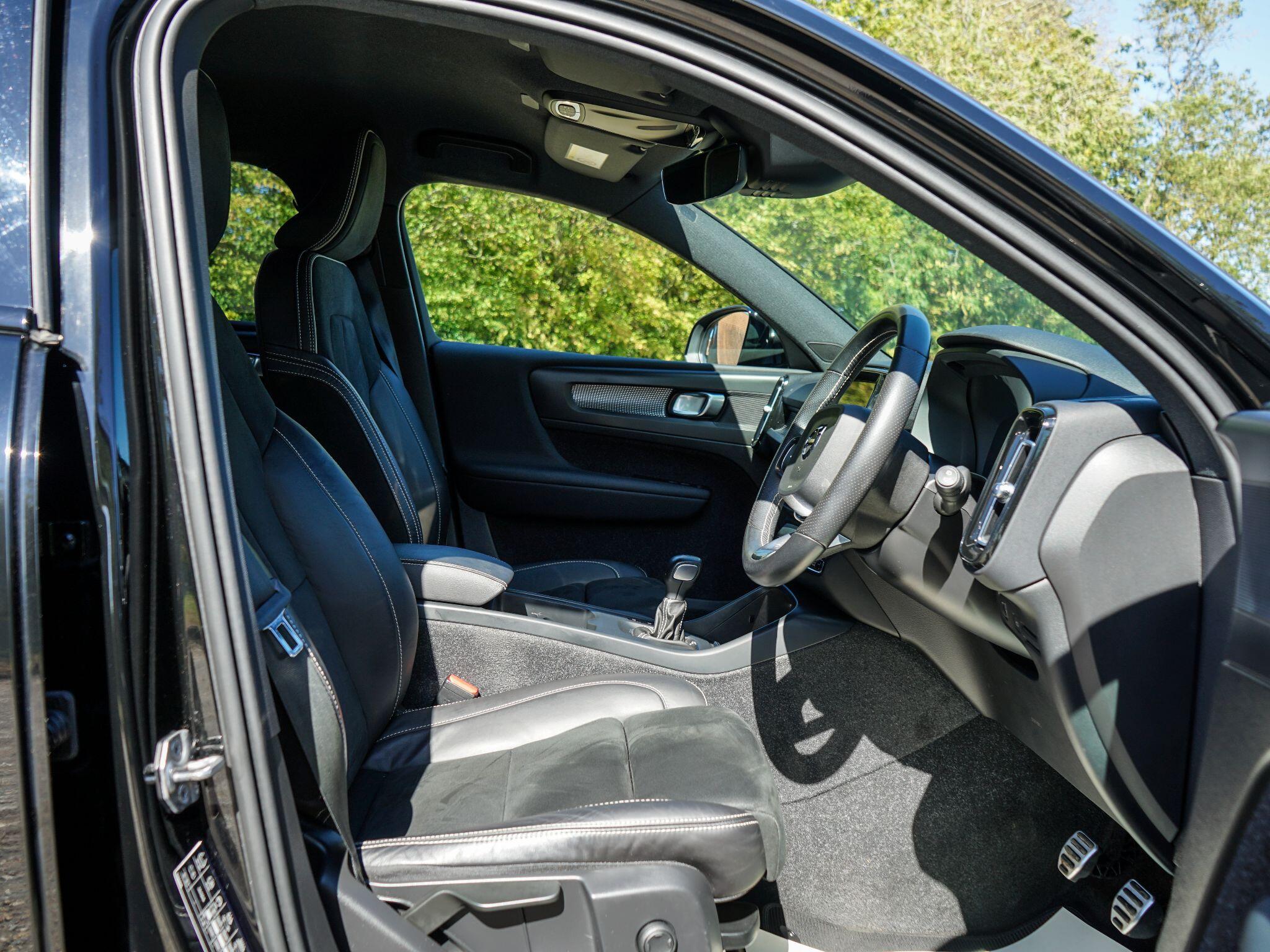 Volvo XC40 1.5 T3 R-Design Euro 6 (s/s) 5dr — photo 18