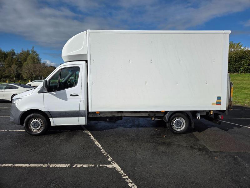 Mercedes-Benz Sprinter Photo at-4fa649c409ec4895893917fdd1454e78.jpg