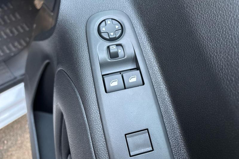 Used Peugeot Partner 202512188681697 7