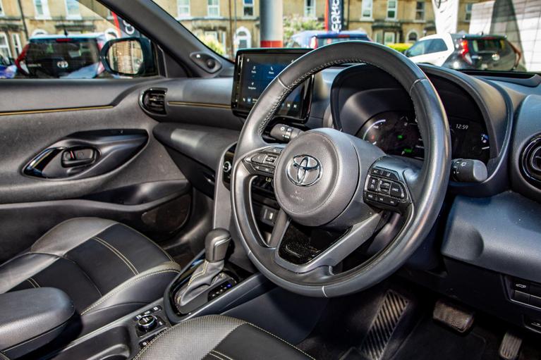 Used Toyota Yaris Cross WN22YUV 12