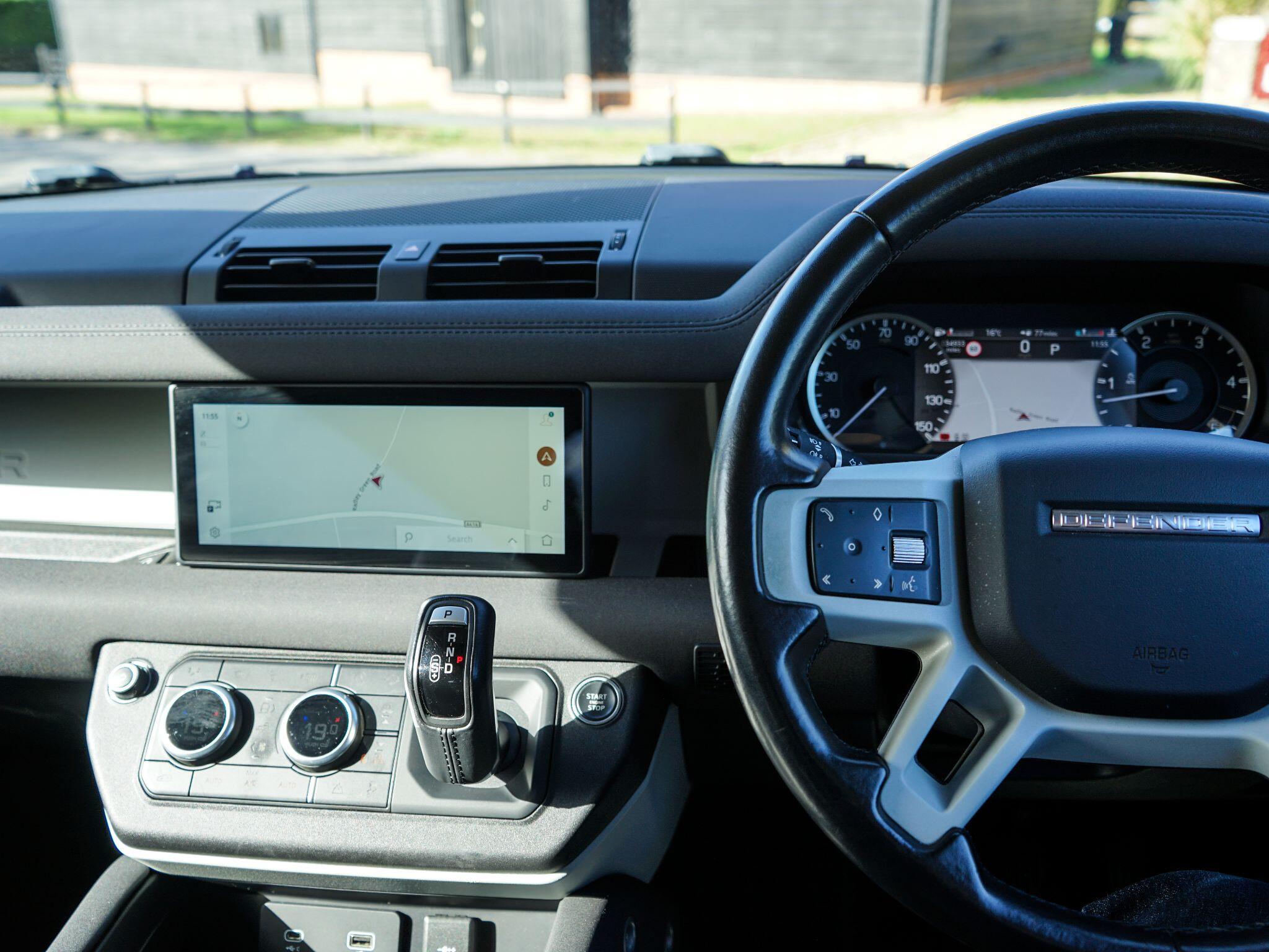 Land Rover Defender 110 3.0 D250 MHEV SE Auto 4WD Euro 6 (s/s) 5dr — photo 8