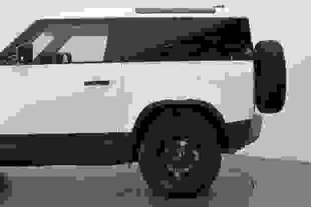 Land Rover DEFENDER Photo at-50d4109416af4953b74c46b6b2b16ab1.jpg