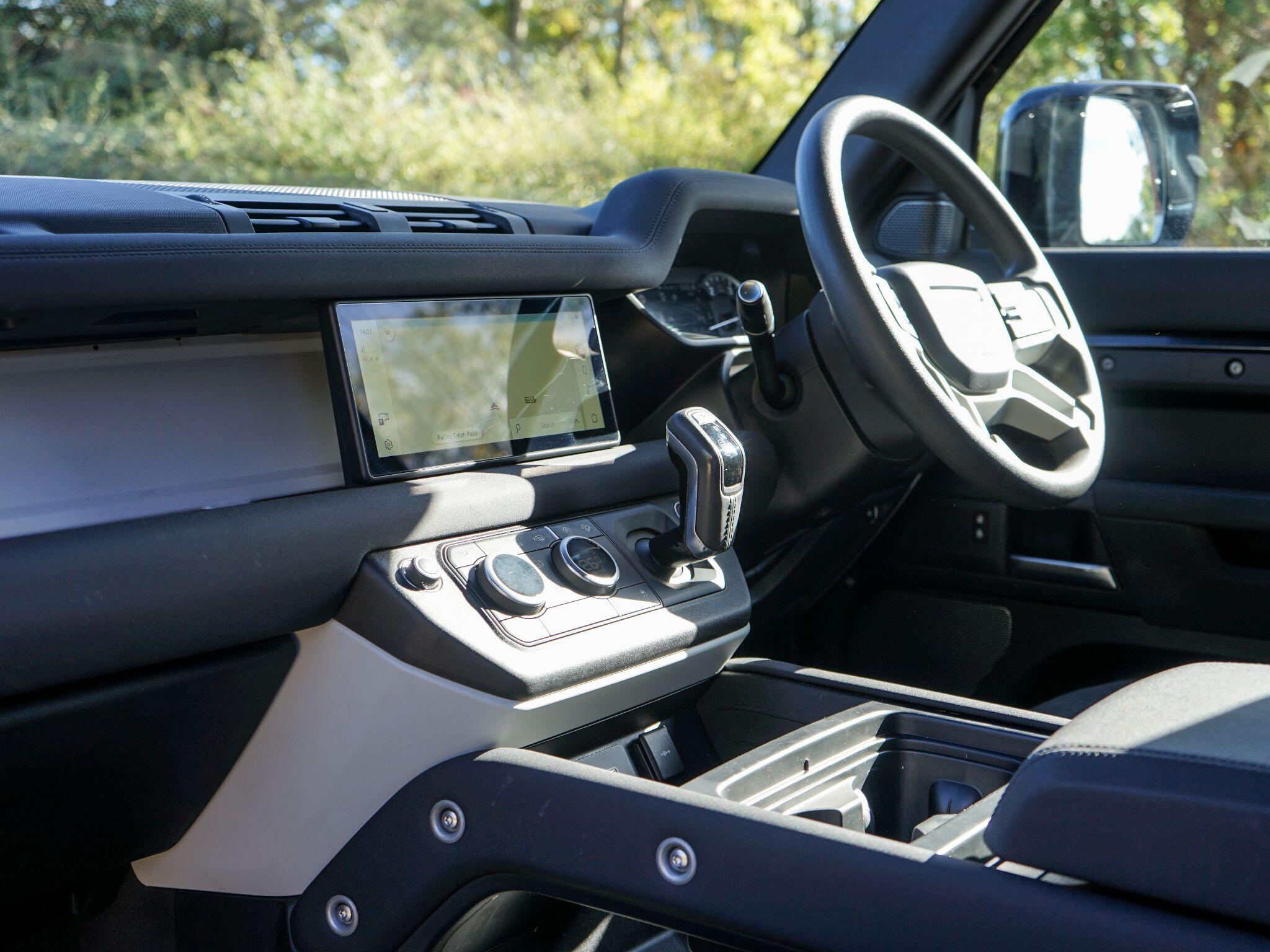 Land Rover Defender 90 3.0 D250 MHEV Hard Top SUV Auto 4WD SWB Euro 6 (s/s) 3dr — photo 15