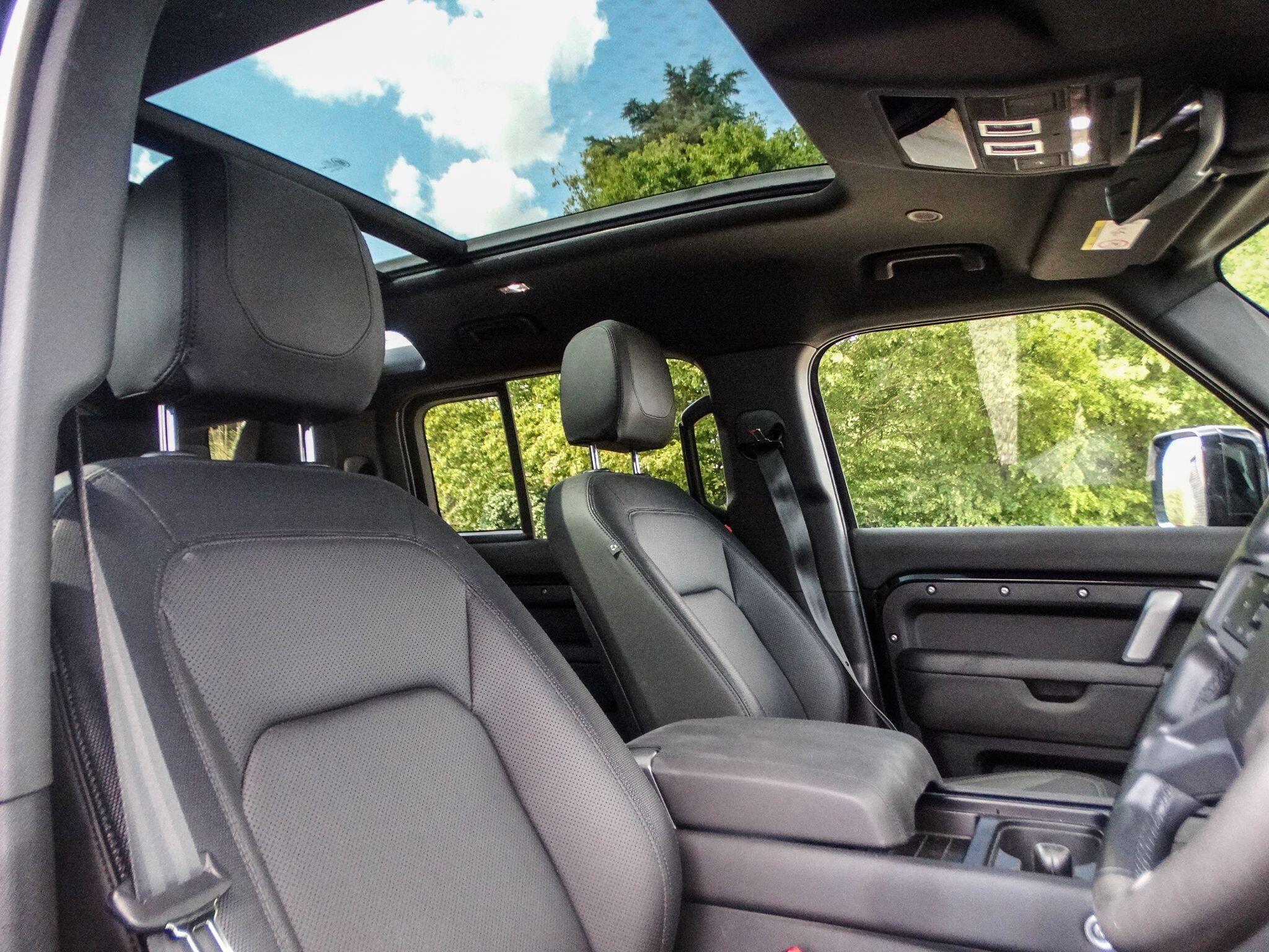 Land Rover Defender 110 3.0 D300 MHEV X-Dynamic SE Auto 4WD Euro 6 (s/s) 5dr — photo 19