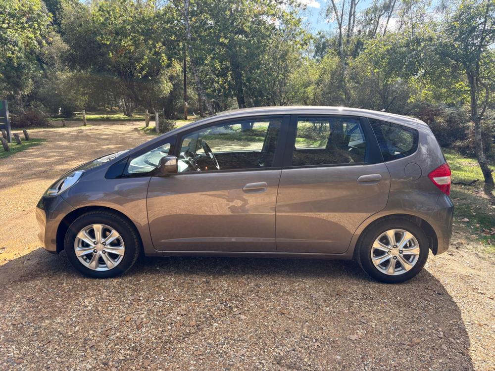 Honda Jazz Photo at-511775c5378440aaa6eb2538a9c914c4.jpg