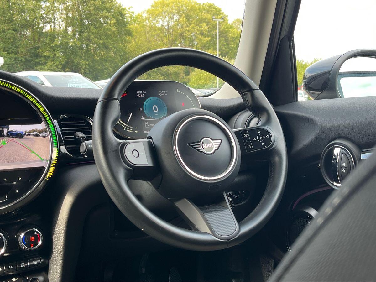 MINI Hatch Photo 13