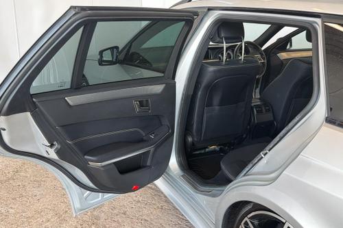 Mercedes-Benz E-CLASS Photo at-51b78e75c32746b4ba8d4b11f83c0712.jpg
