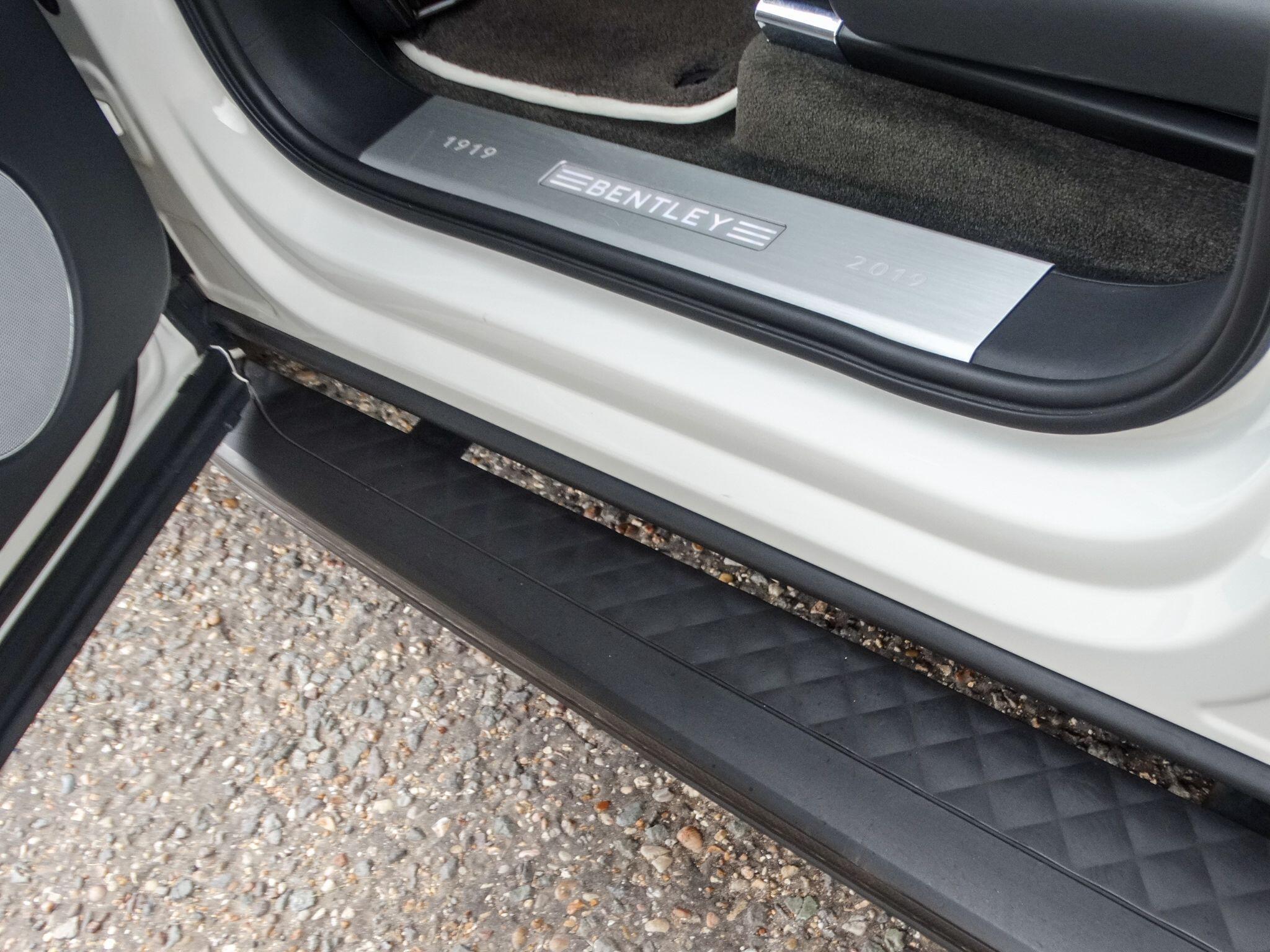 Bentley Bentayga 4.0 V8 Auto 4WD Euro 6 (s/s) 5dr — photo 28