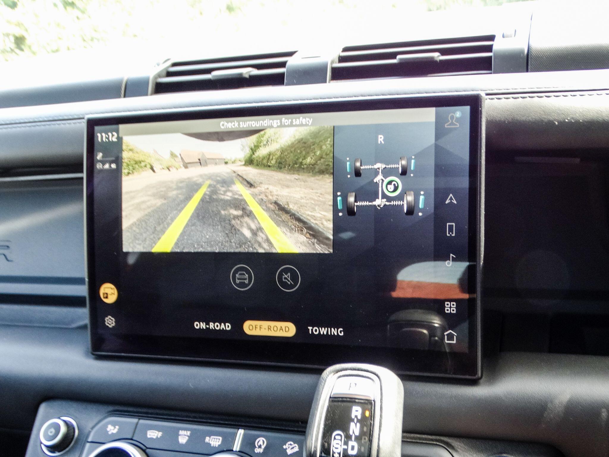 Land Rover Defender 110 3.0 D250 MHEV X-Dynamic HSE SUV 5dr Diesel Auto 4WD Euro 6 (s/s) (250 ps) — photo 24