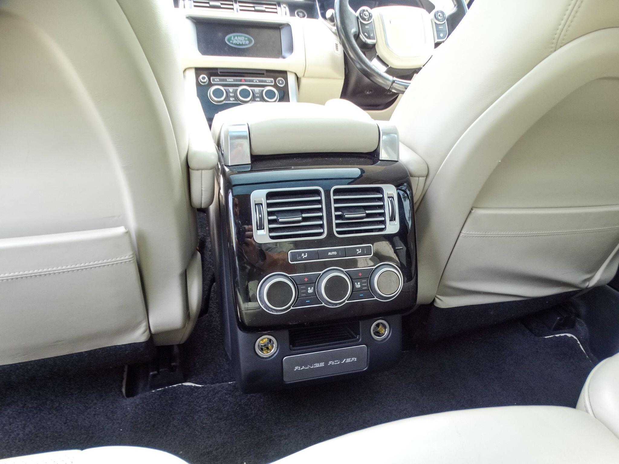 Land Rover Range Rover 4.4 SD V8 Autobiography Auto 4WD Euro 6 (s/s) 5dr — photo 16