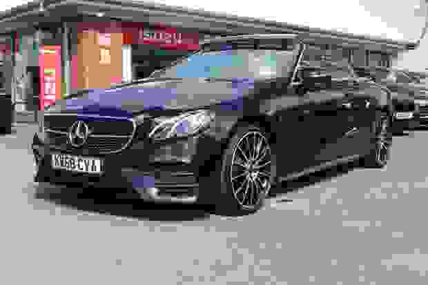 Mercedes-Benz E Class Photo at-51dfbb96f5594dcaba0d4896dafbcd7a.jpg